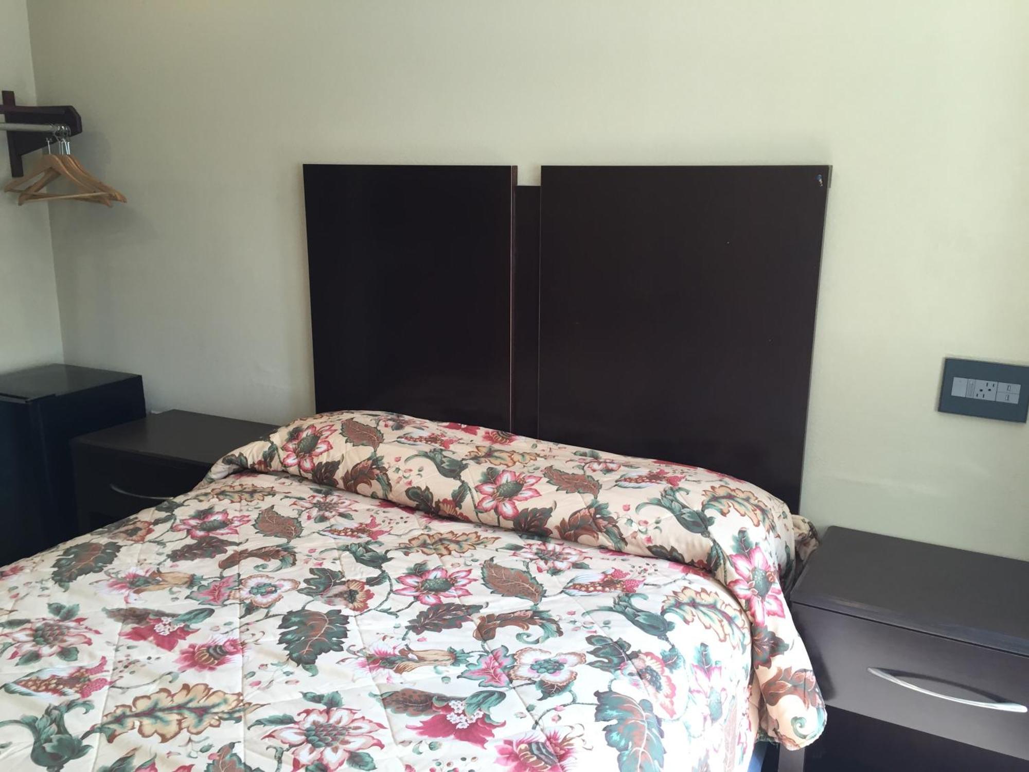 Deluxe Inn Редуд Сити Екстериор снимка